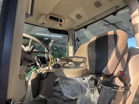 Image of John Deere 6R 110 equipment image 2