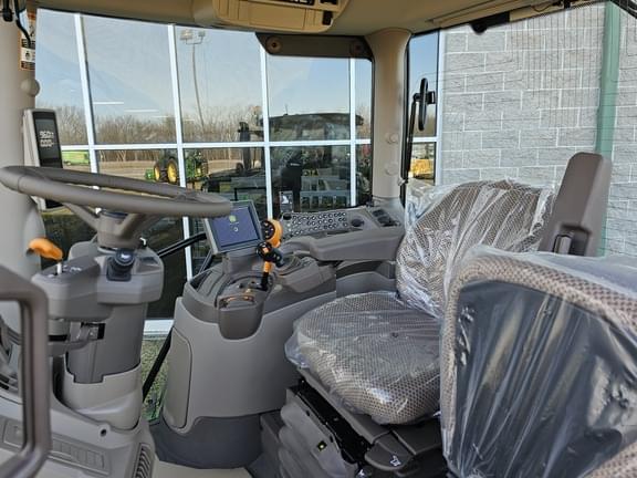 Image of John Deere 6R 130 equipment image 4