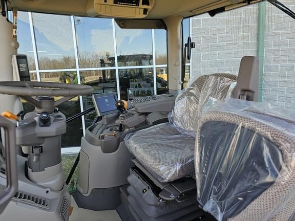 Image of John Deere 6R 130 equipment image 4