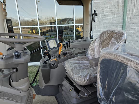 Image of John Deere 6R 130 equipment image 4