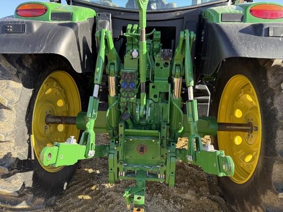 Image of John Deere 6R 145 equipment image 4