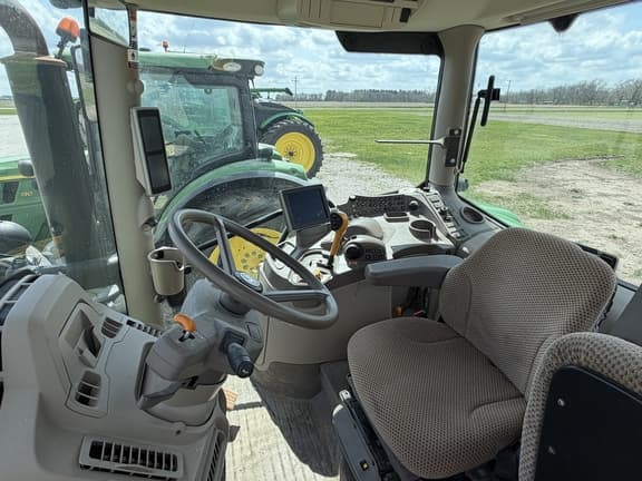 Image of John Deere 6R 145 equipment image 4