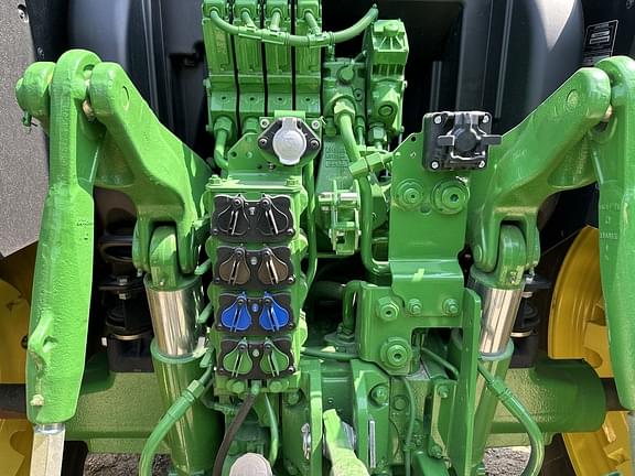 Image of John Deere 6R 165 equipment image 4