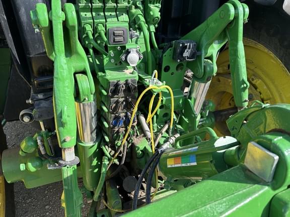 Image of John Deere 6R 175 equipment image 4