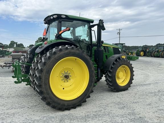 Image of John Deere 6R 215 equipment image 4