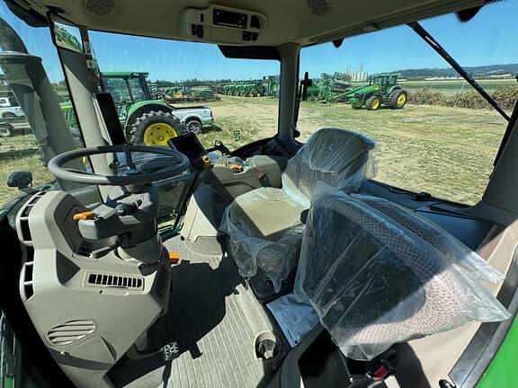 Image of John Deere 6R 215 equipment image 3