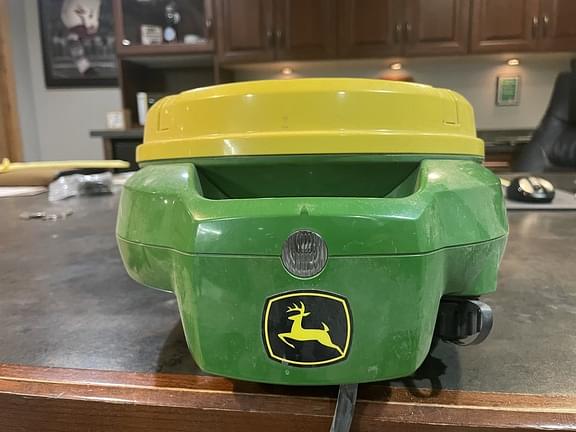 Image of John Deere 7000 Image 1