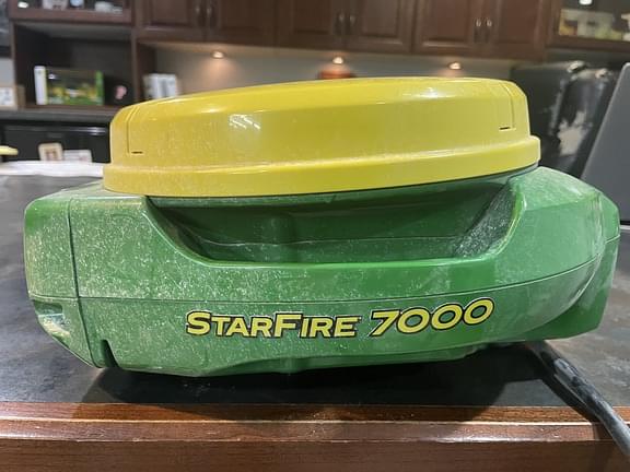 Image of John Deere 7000 Image 0