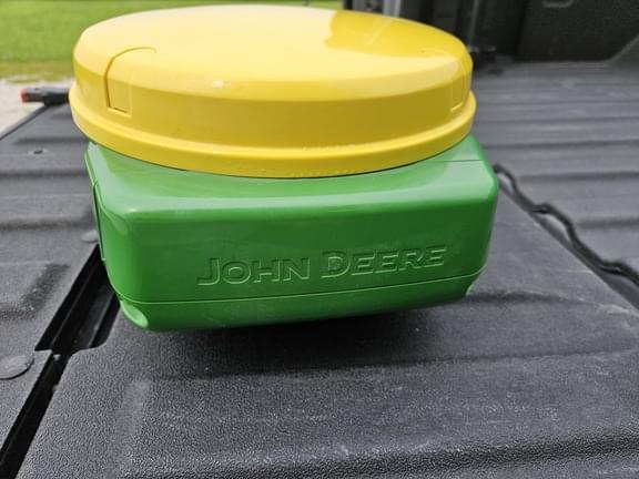 Image of John Deere 7000 equipment image 2
