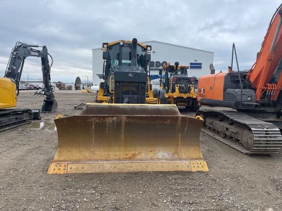 Image of John Deere 700L XLT equipment image 1