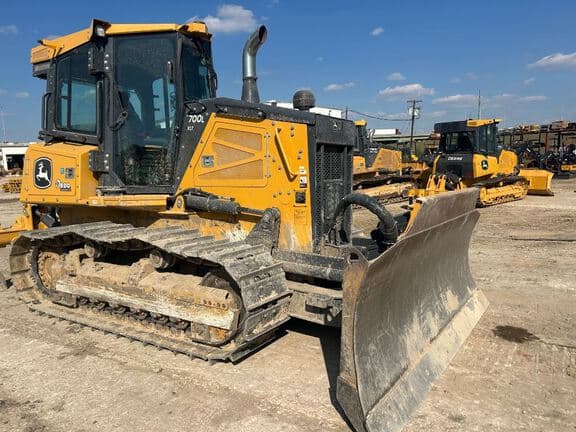 Image of John Deere 700L XLT equipment image 1