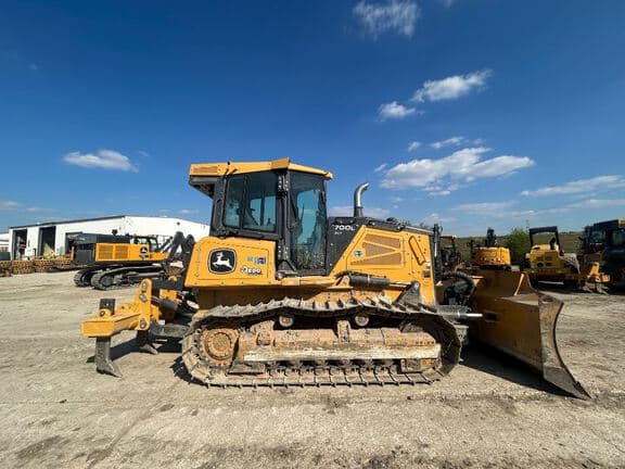 Image of John Deere 700L XLT equipment image 2