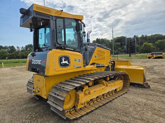 Image of John Deere 700L LGP equipment image 3