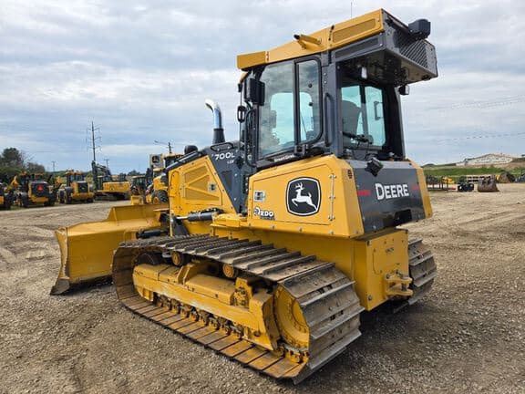 Image of John Deere 700L LGP equipment image 1