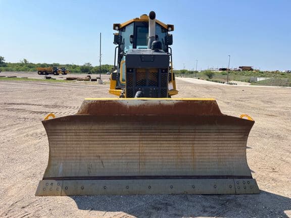 Image of John Deere 700L XLT equipment image 1
