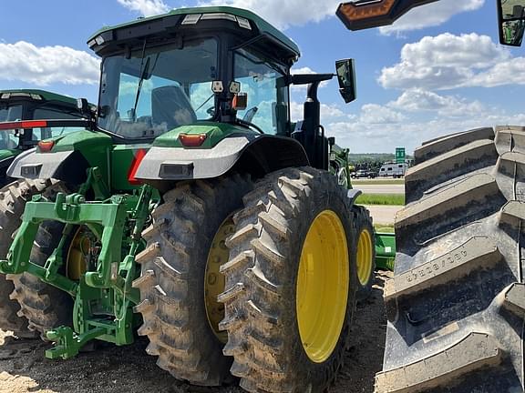 Image of John Deere 7R 210 equipment image 2