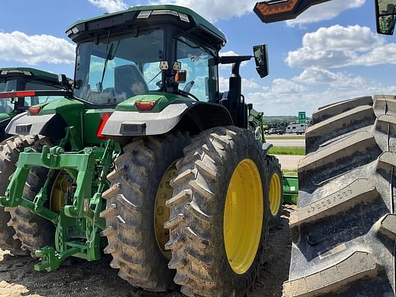 Image of John Deere 7R 210 equipment image 1