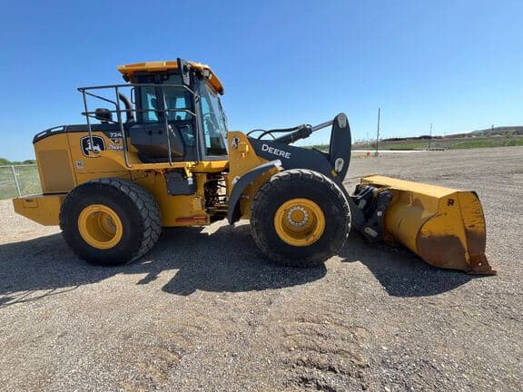 Image of John Deere 724P equipment image 4