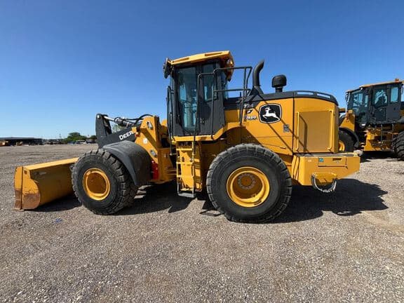 Image of John Deere 724P equipment image 1