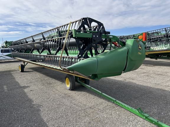 Image of John Deere 735D equipment image 3