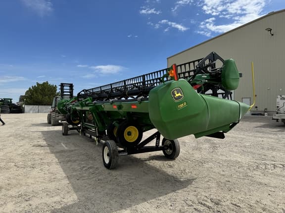 Image of John Deere 735D equipment image 4