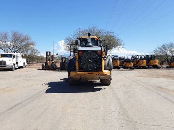 Image of John Deere 744P equipment image 3