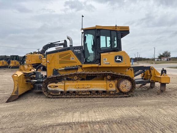 Image of John Deere 750L equipment image 1