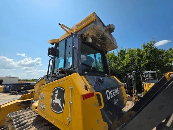 Image of John Deere 750L XLT equipment image 2