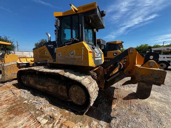 Image of John Deere 750L XLT equipment image 1
