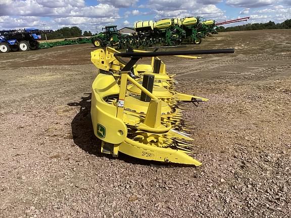 Image of John Deere 770 equipment image 3