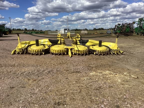 Image of John Deere 770 equipment image 1