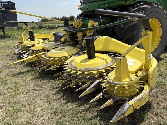 John Deere 770 Equipment Image0