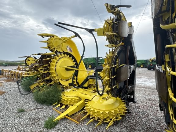 Main image John Deere 770