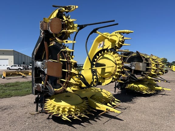 2023 John Deere 770 Equipment Image0
