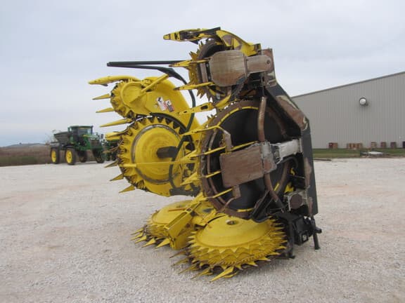 Image of John Deere 770 equipment image 1