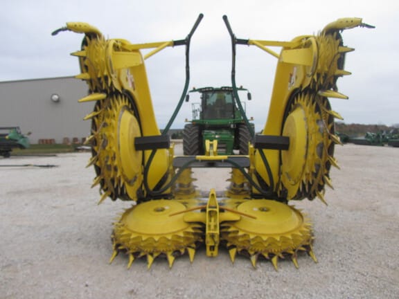 Main image John Deere 770
