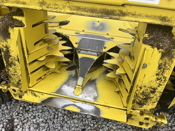 Image of John Deere 770 Image 1