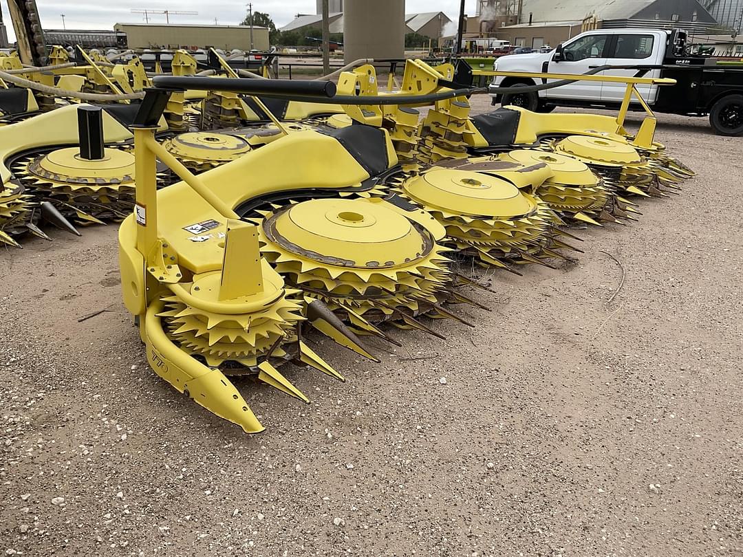 Image of John Deere 770 Primary image