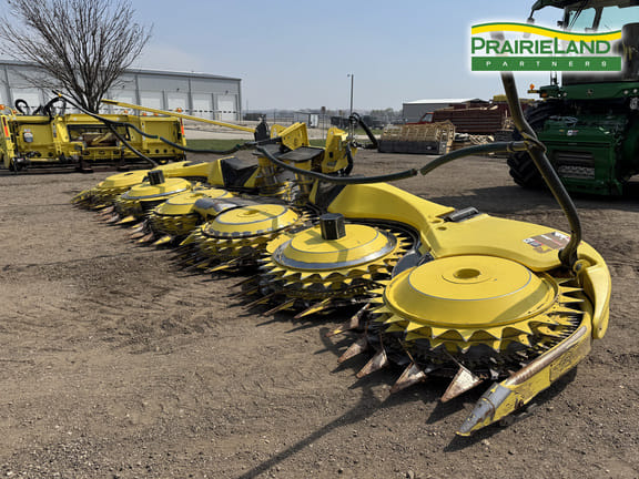 2023 John Deere 772 Equipment Image0