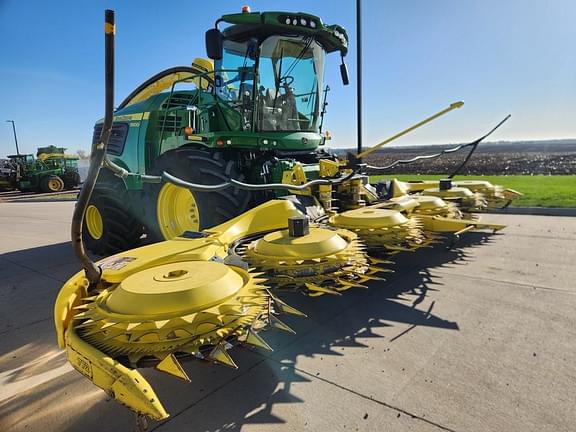 Image of John Deere 772 equipment image 1