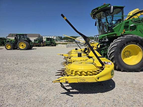Image of John Deere 772 equipment image 1
