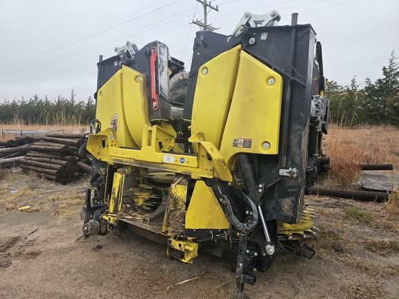 2023 John Deere 772 Equipment Image0