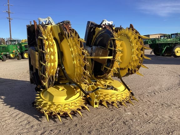 2023 John Deere 772 Equipment Image0