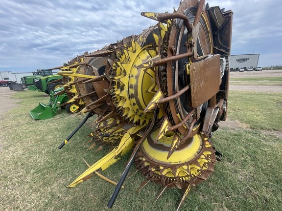 2023 John Deere 772 Equipment Image0