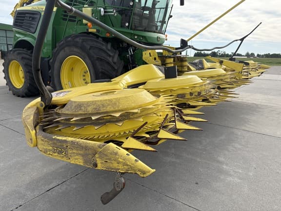 Image of John Deere 772 equipment image 1