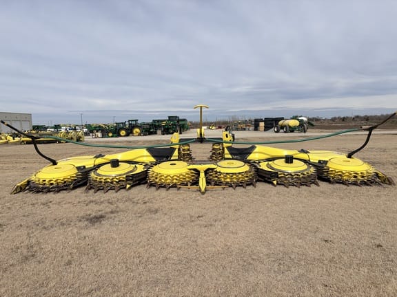 2023 John Deere 772 Equipment Image0