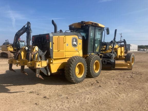 Image of John Deere 772G equipment image 4
