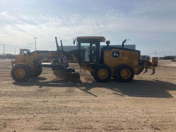 Image of John Deere 772G equipment image 1