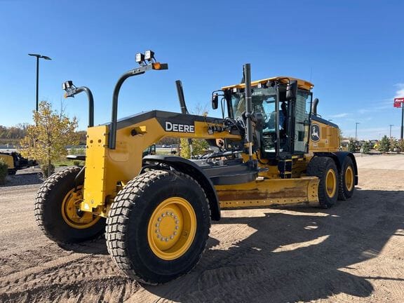 2023 John Deere 772G Equipment Image0