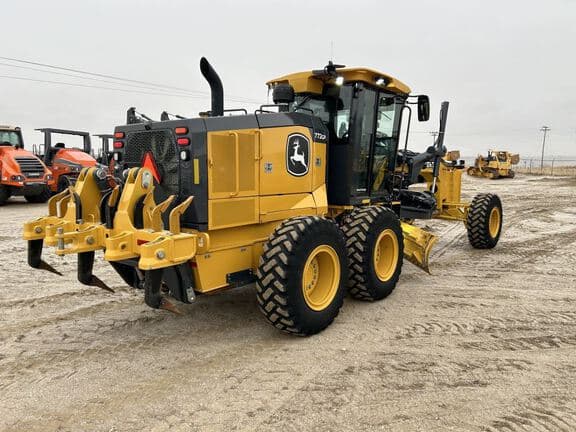 Image of John Deere 772G equipment image 4